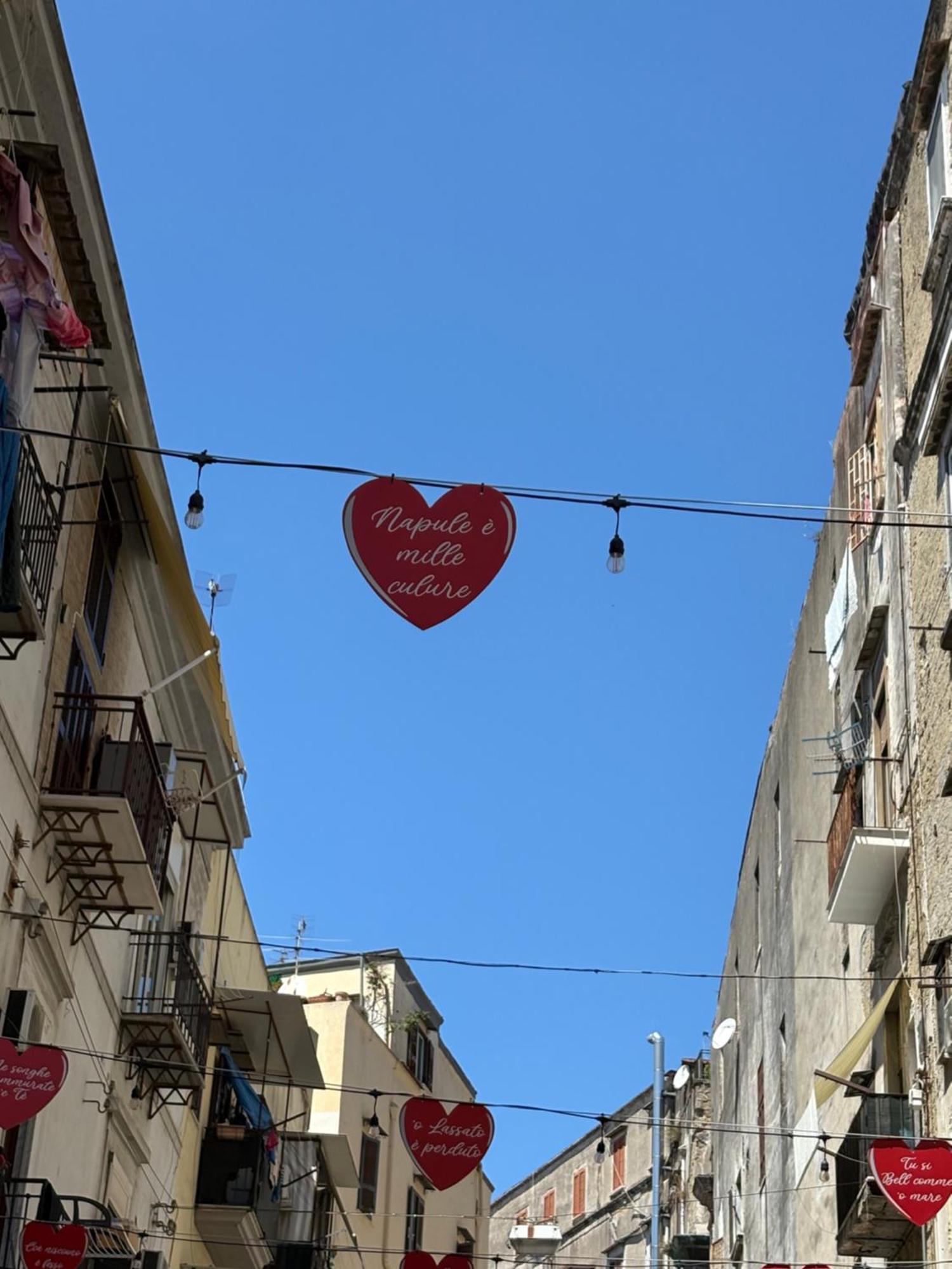 Guest House “Nonna Rossa” Napoli Bagian luar foto