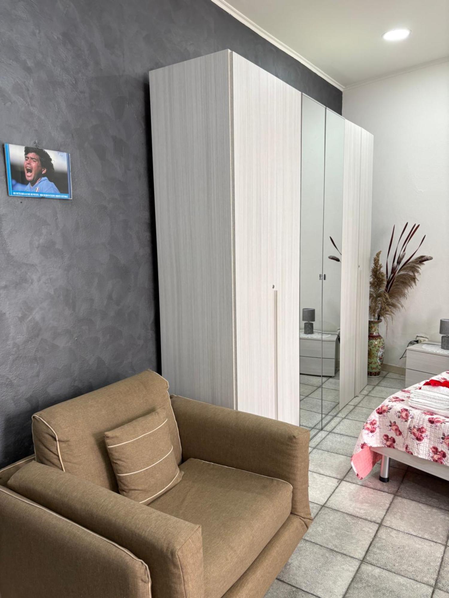 Guest House “Nonna Rossa” Napoli Bagian luar foto